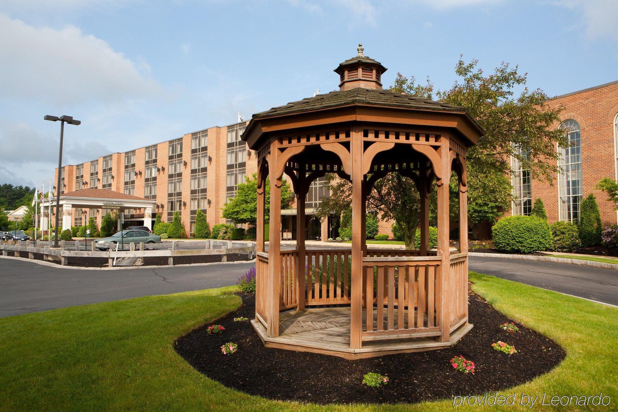 Radisson Hotel And Suites Chelmsford-Lowell Exterior foto